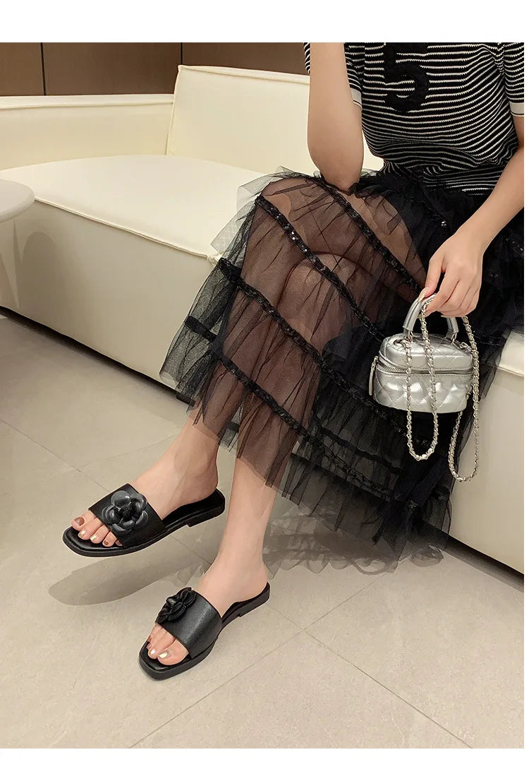 2026Summer flat sandals with floral design, casual and versatile, suitable for outdoor wear