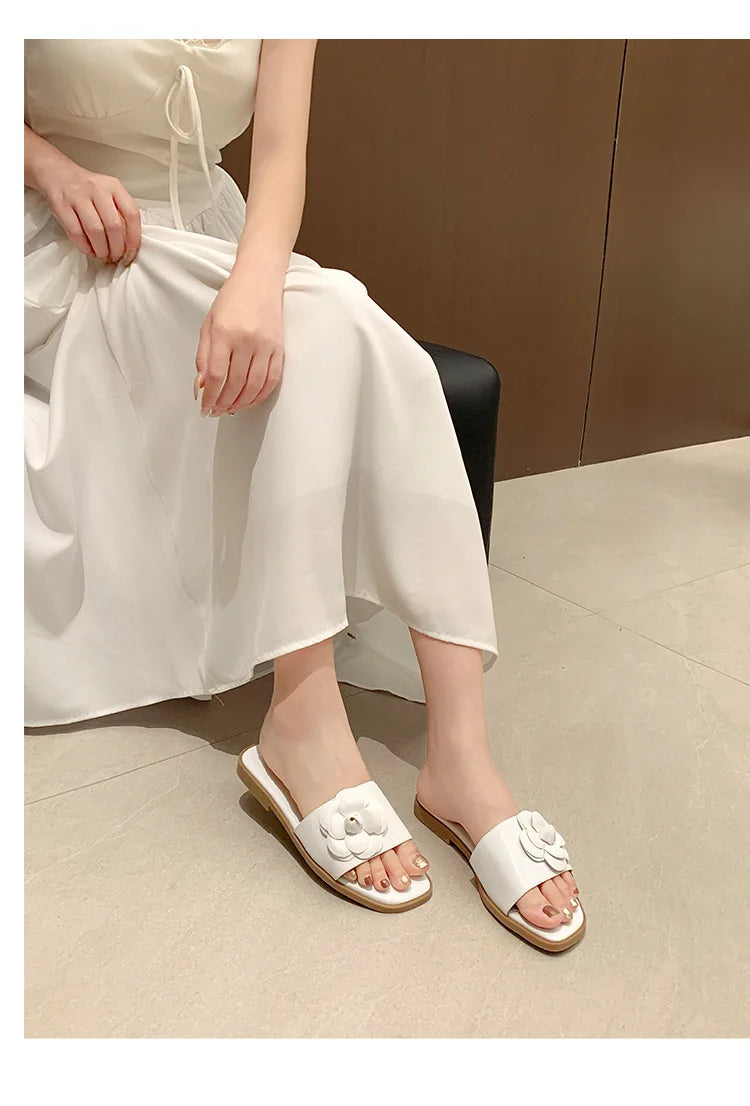 2026Summer flat sandals with floral design, casual and versatile, suitable for outdoor wear
