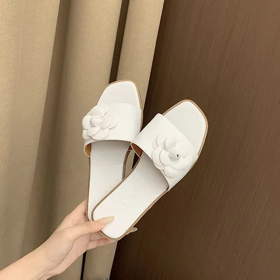 2026Summer flat sandals with floral design, casual and versatile, suitable for outdoor wear
