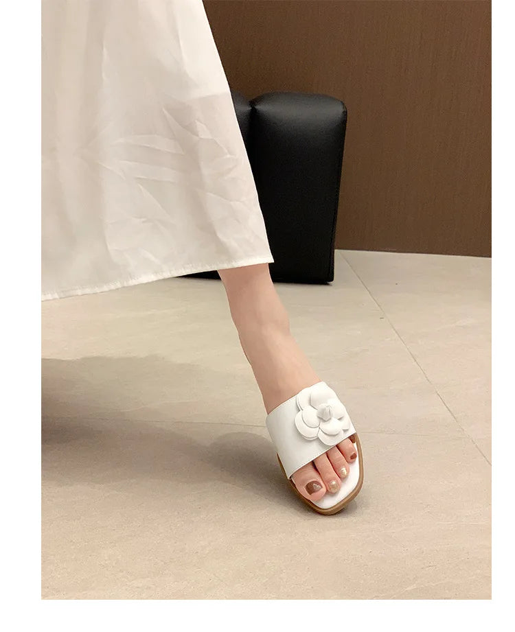 2026Summer flat sandals with floral design, casual and versatile, suitable for outdoor wear