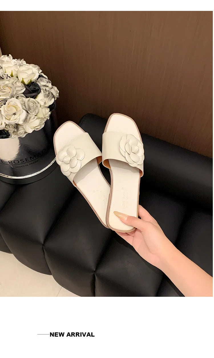 2026Summer flat sandals with floral design, casual and versatile, suitable for outdoor wear